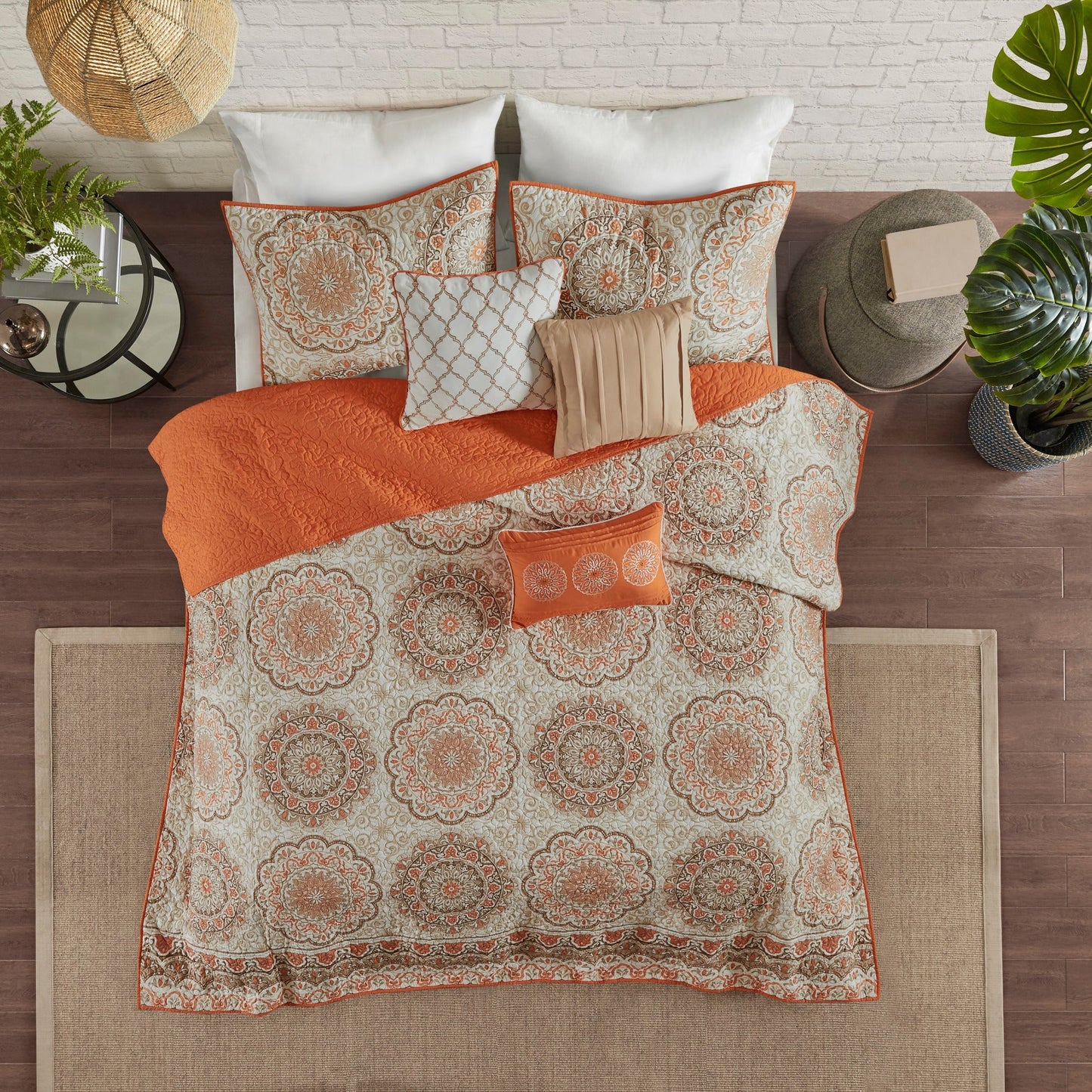 Menara 6 Piece Reversible Quilt Set with Throw Pillows